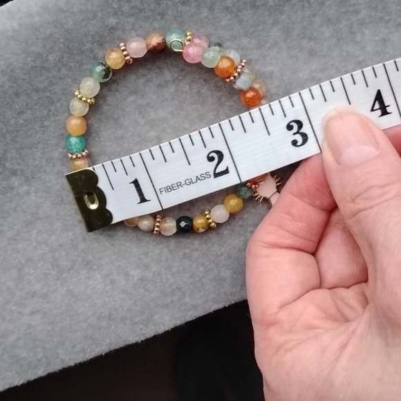 Hand Crafted Multicolor Agate Beaded Memory Wire Bracelet With Cat Charm Accent - Picture 6 of 6